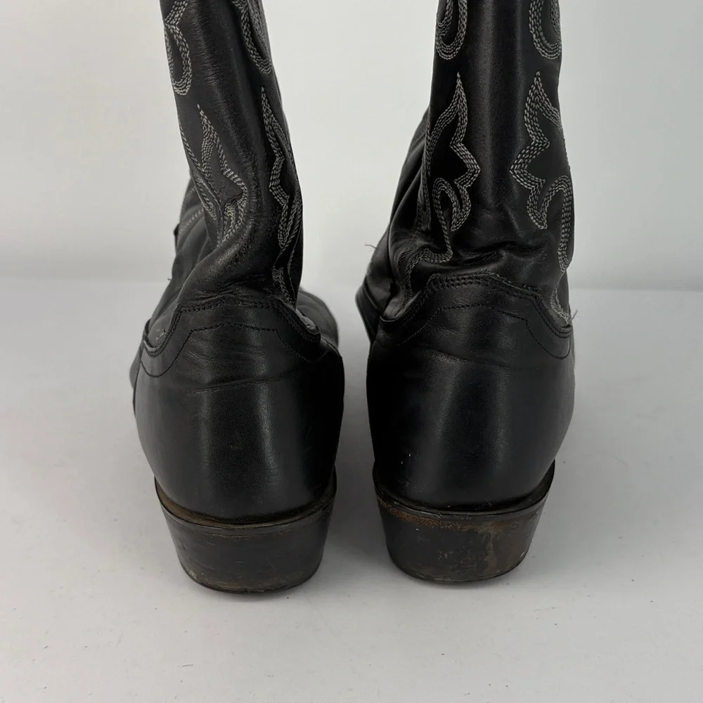 🍎 Justin Boots Black Embroidered pointed toe Boots